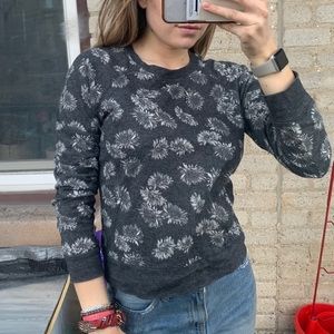 Flower crew neck